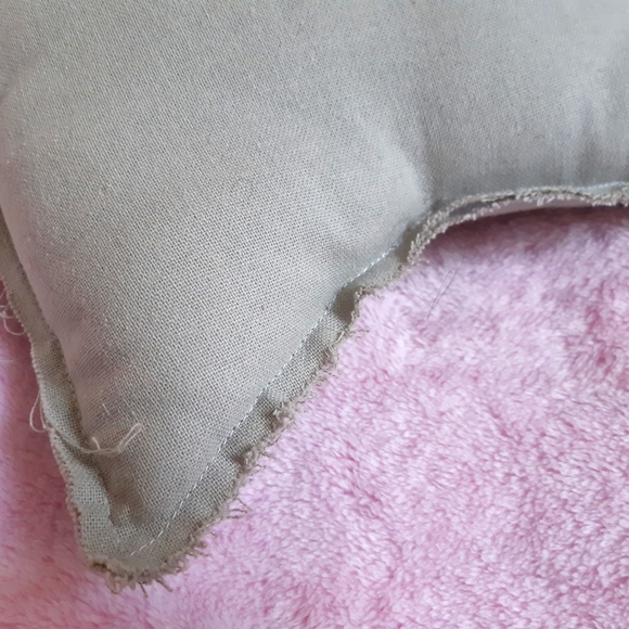 Super cute star shaped linen cushion - Picture 2 of 2